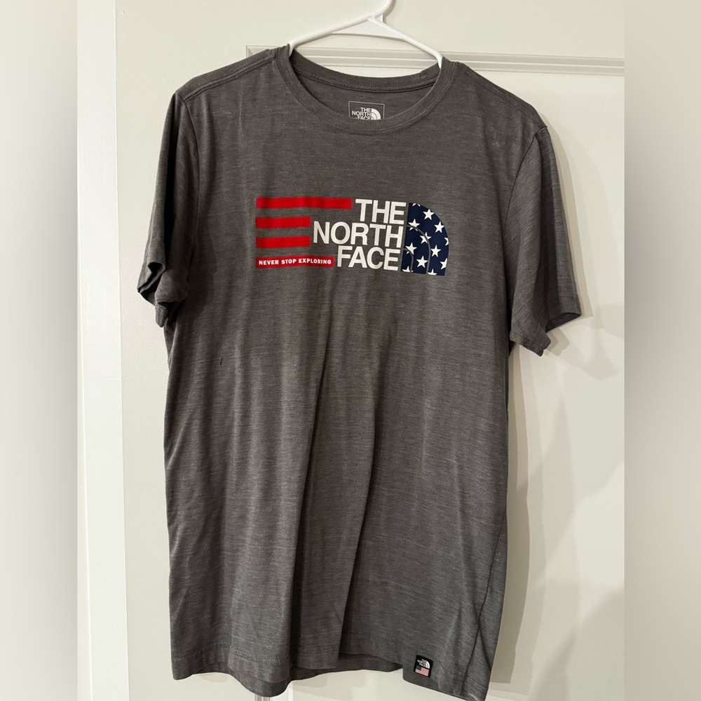 Men’s size L North Face T-shirt